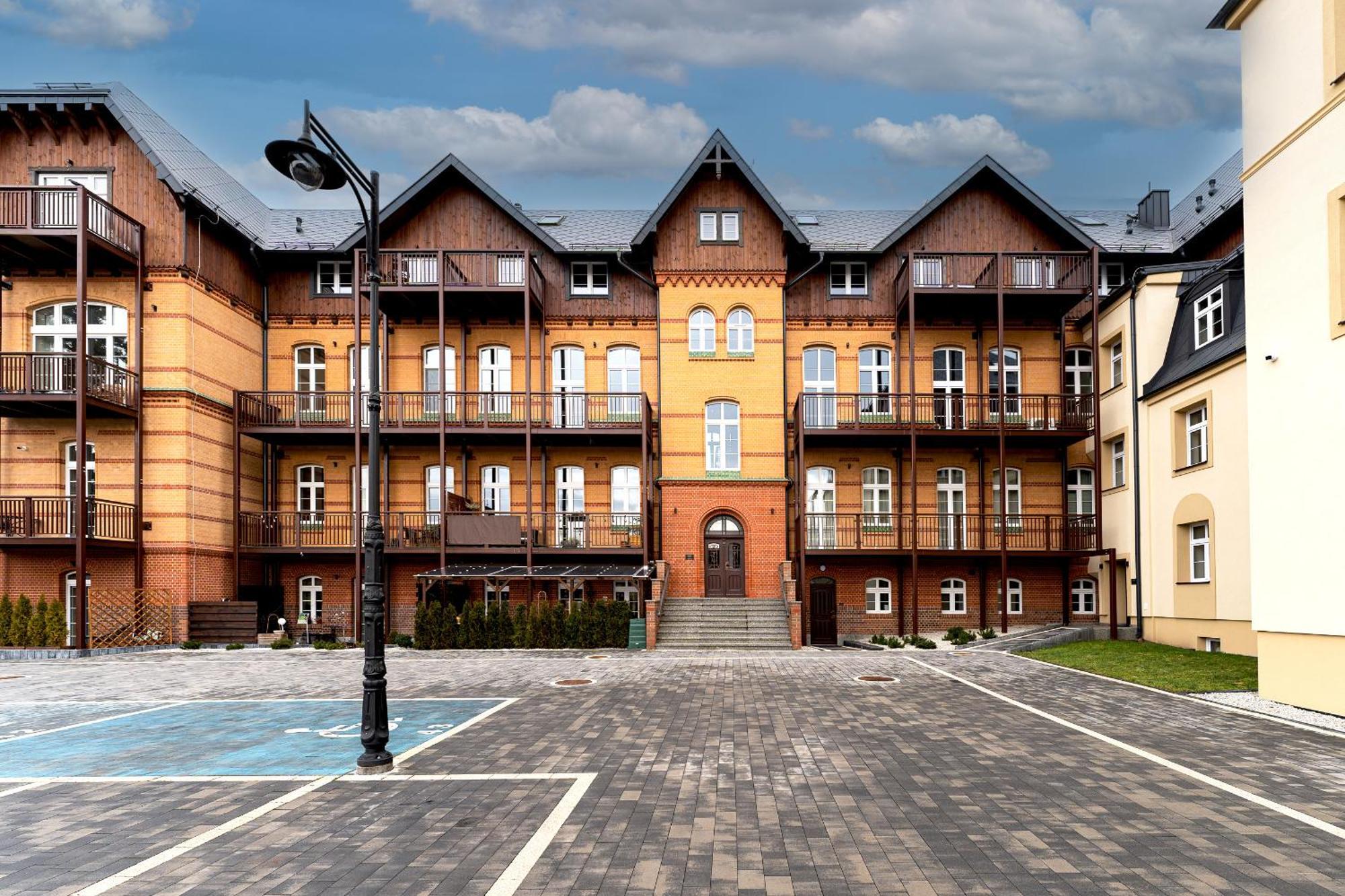 Apartament Inspirujacy - Z Prywatnym Monitorowanym Parkingiem - 4 Osobowy - Space Apart Jelenia Gora Exterior photo